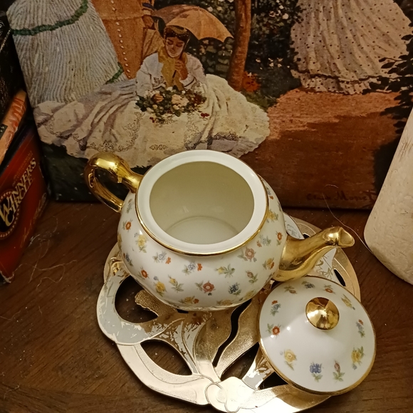 Kingwood🤴 China Made in U.S.A. 🍵 ☕️ 🇺🇸🫖 Hand Painted Gold Tea Pot. - Picture 4 of 4